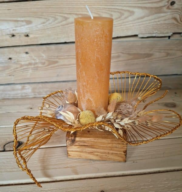 Drahtblatt mit orangefarbener Kerze (22cm)