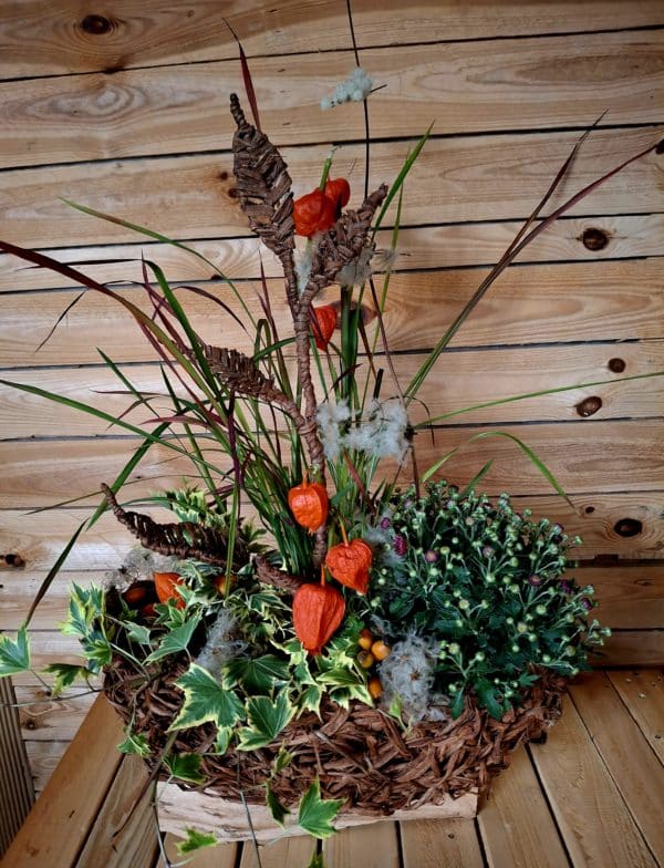 Herbstarrangement im Flechtkorb mit Physalis