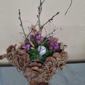 Frühlingserwachen mit Stiefmütterchen & Naturmaterialien