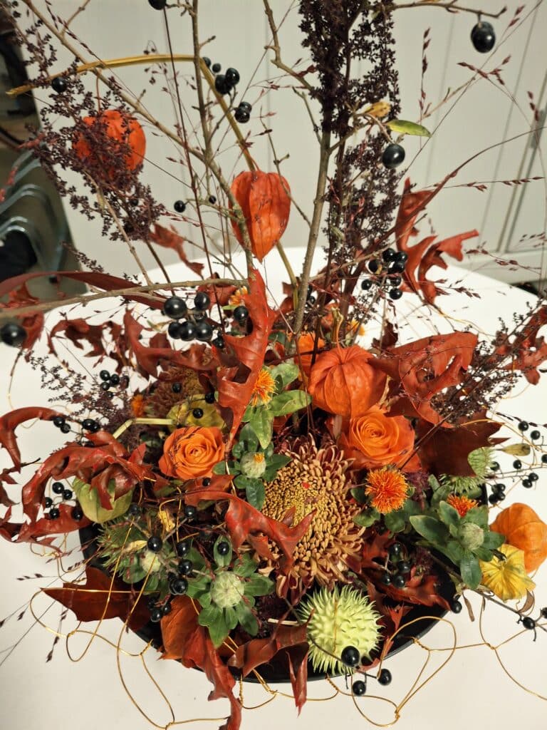 Blumenbouquet "Atelier" von Stielecht mit verschiedenen saisonalen Blumen